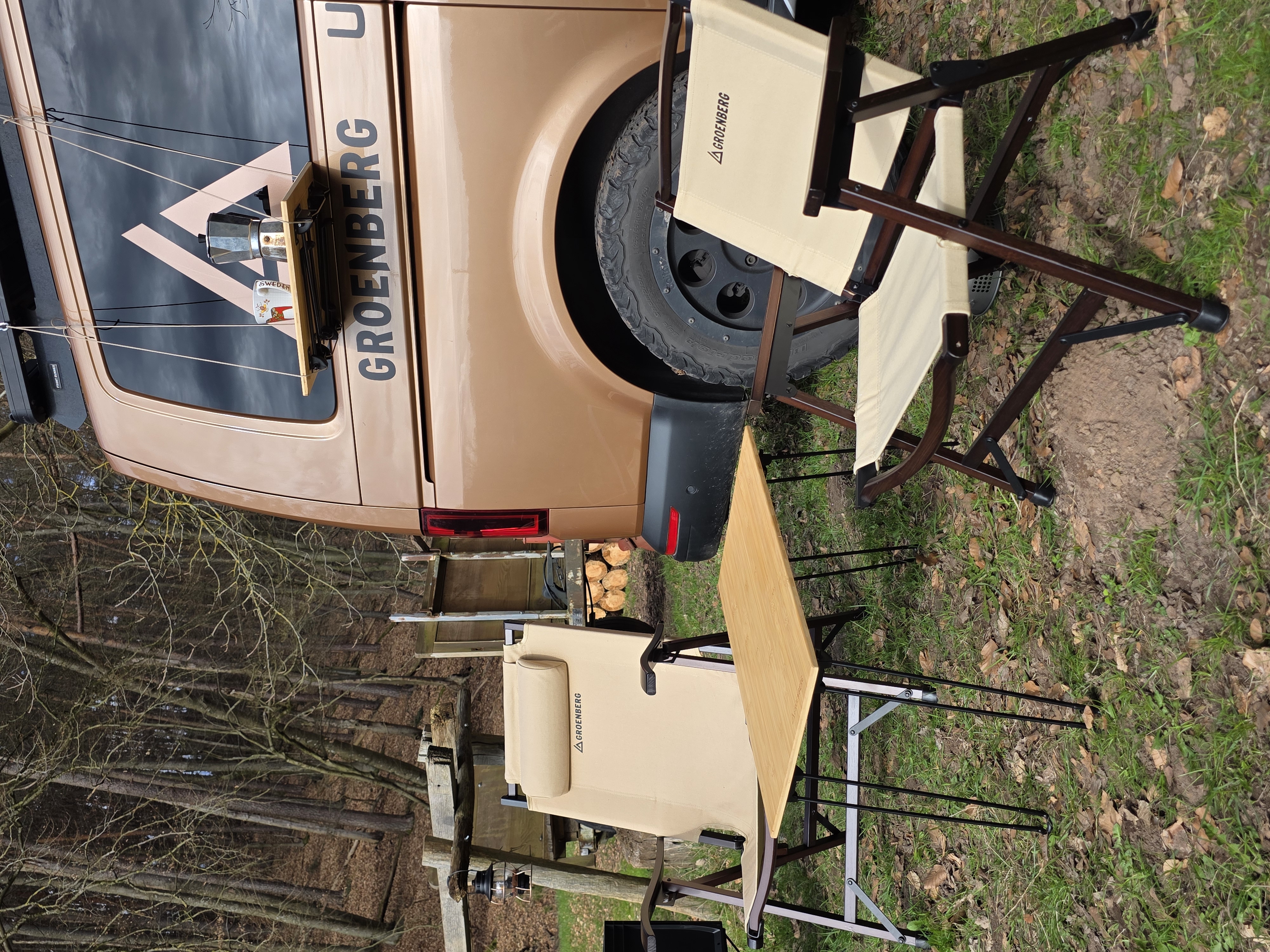 groenberg Boks Tisch M im Einsatz mit Campingstühlen Sot und Skogen