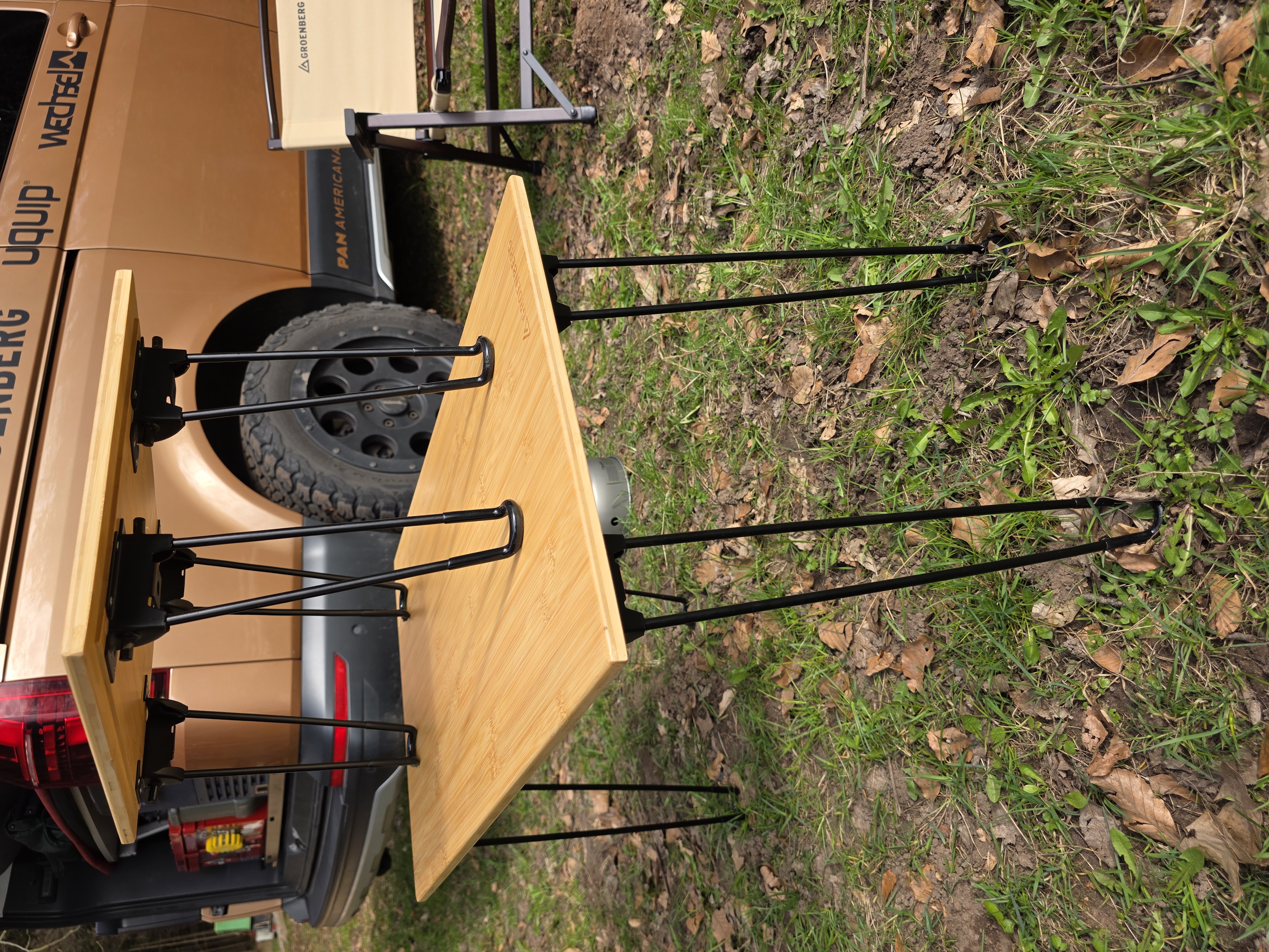 groenberg Boks Tisch S und M aufgebaut und stapelbar