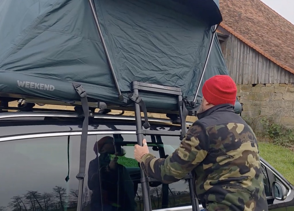 Aluminium ladder attached to the platform with straps