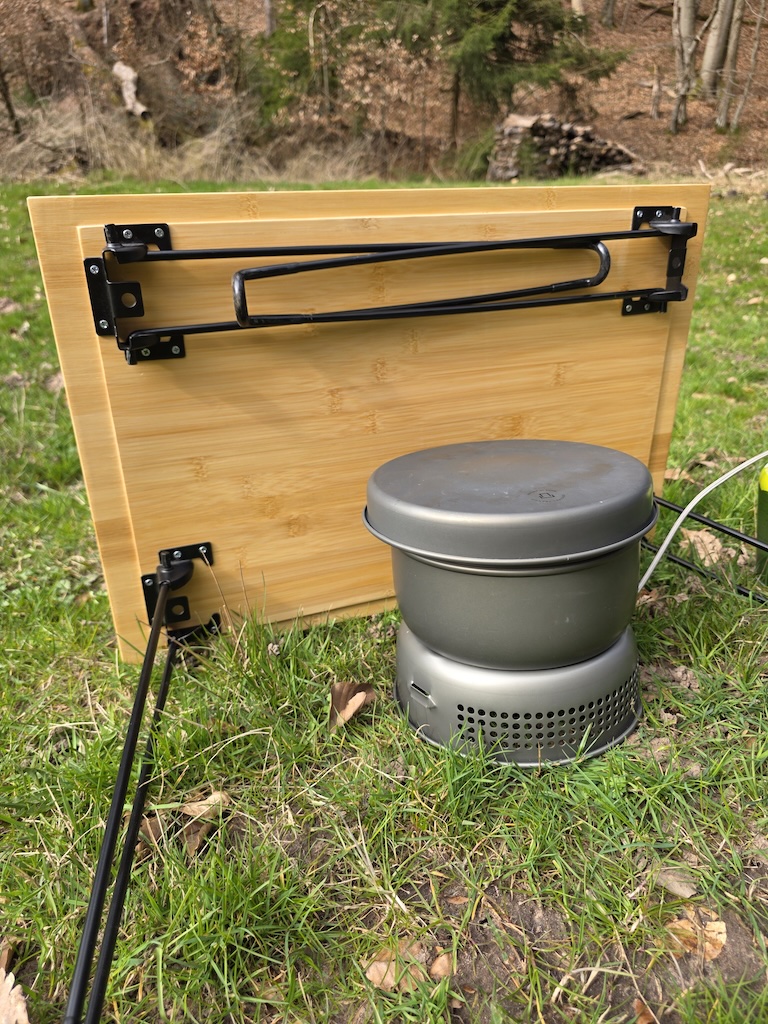 Eurobox table used as wind protection